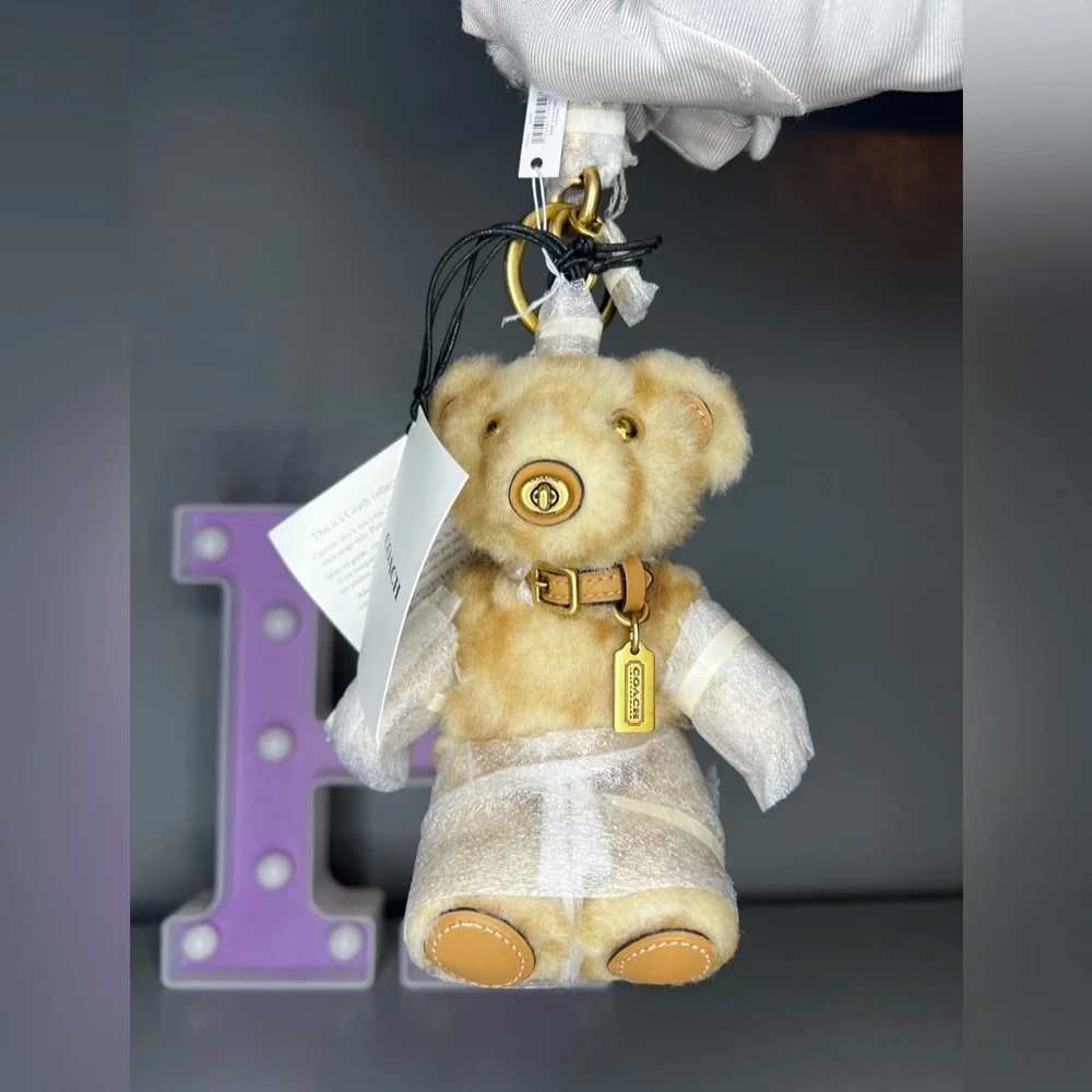 Coach BEAR BAG CHARM IN SIGNATURE SHEARLING